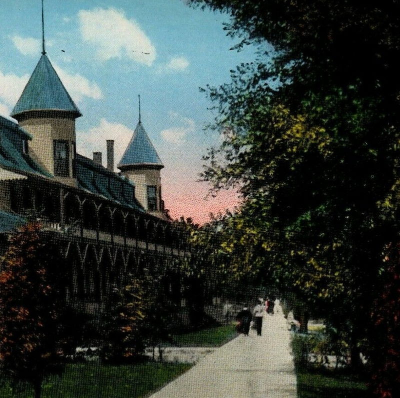 Gratiot Inn (Windemere Hotel) - Vintage Postcard (newer photo)